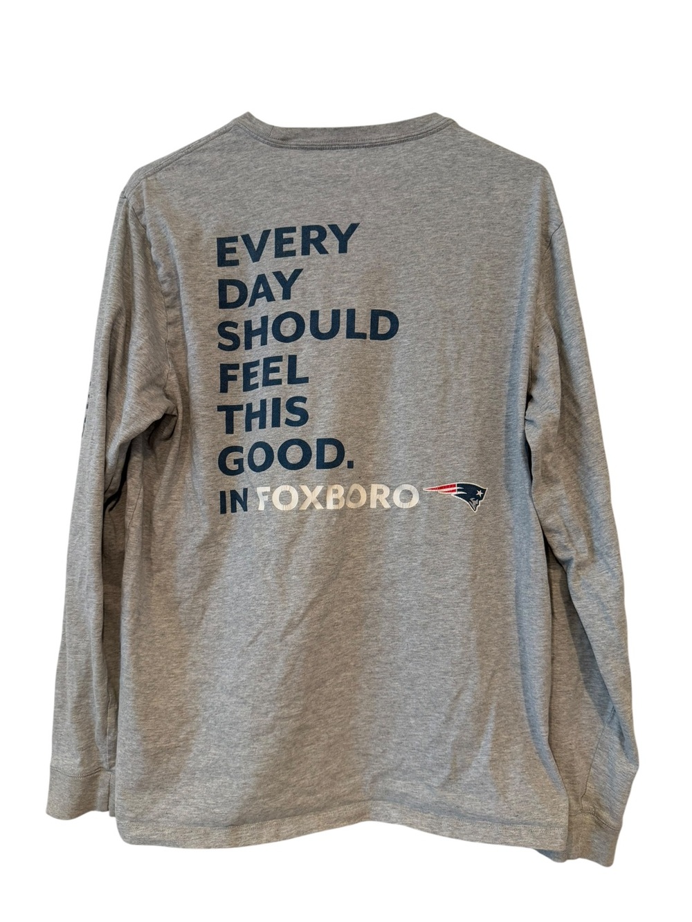 Vineyard Vines Gray Long-Sleeve Pocket Tee with Patriots Logo - Picture 3 of 4